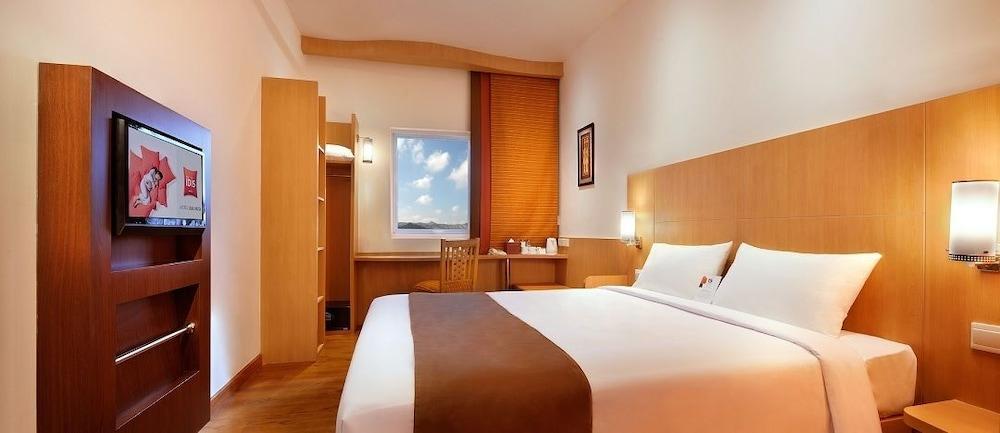 Ibis Sofia Airport Hotel Esterno foto