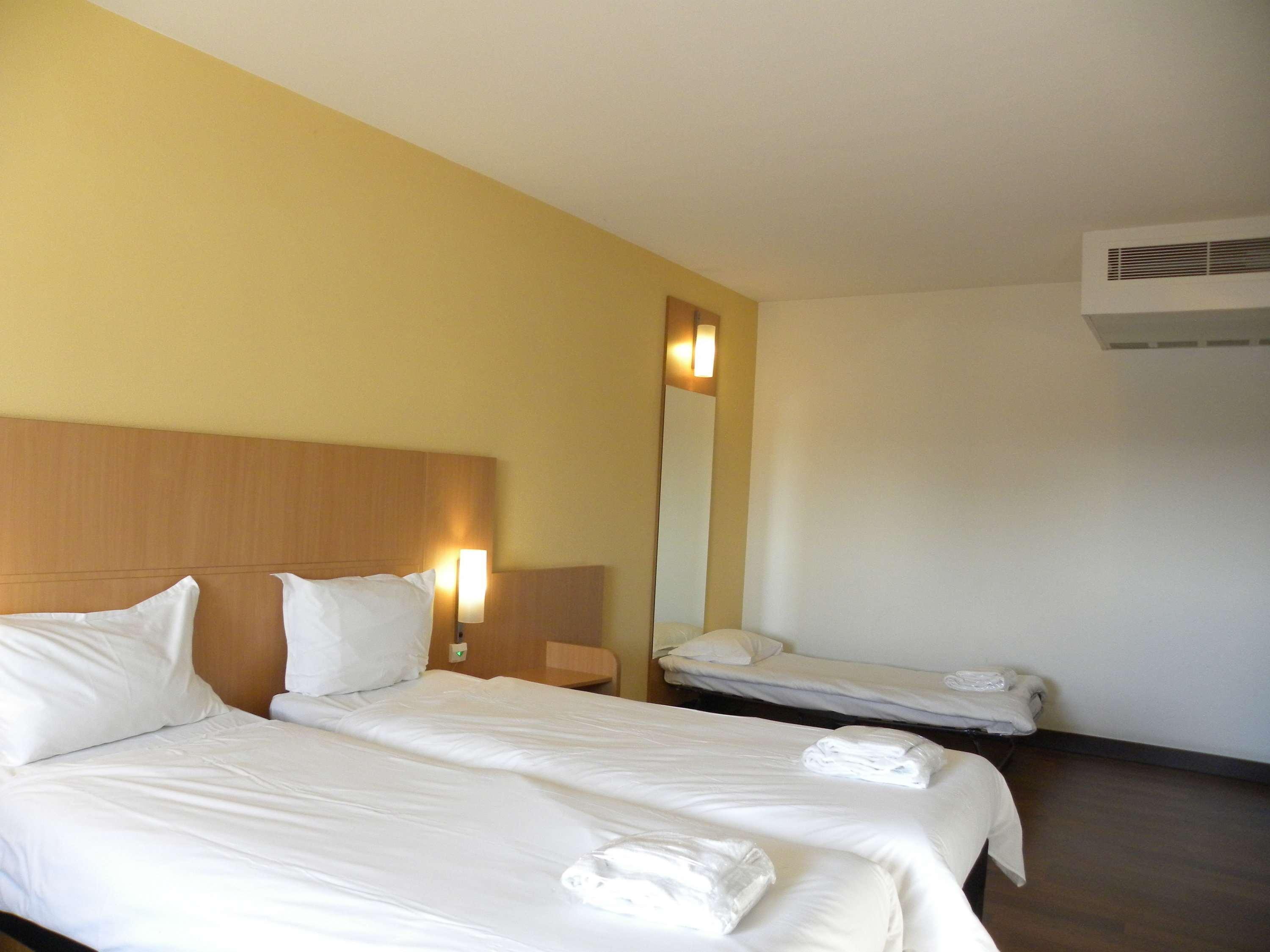 Ibis Sofia Airport Hotel Esterno foto