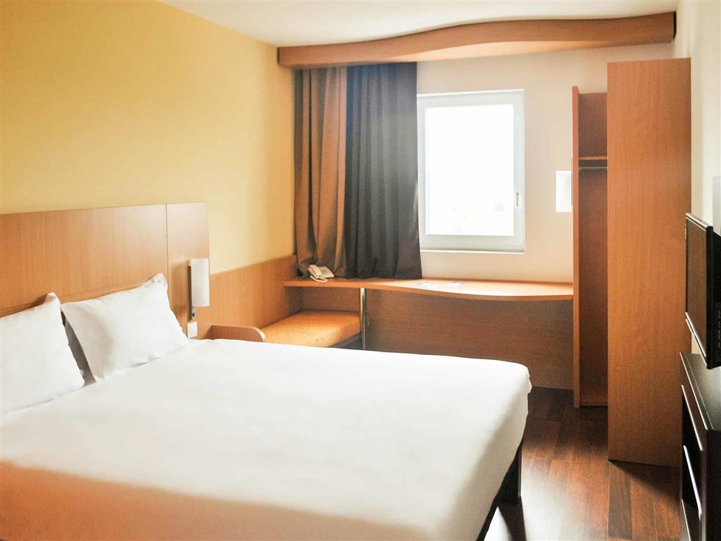 Ibis Sofia Airport Hotel Esterno foto