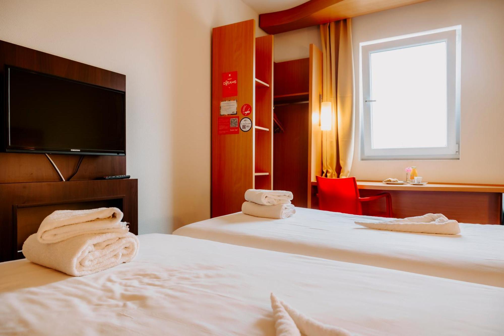 Ibis Sofia Airport Hotel Esterno foto