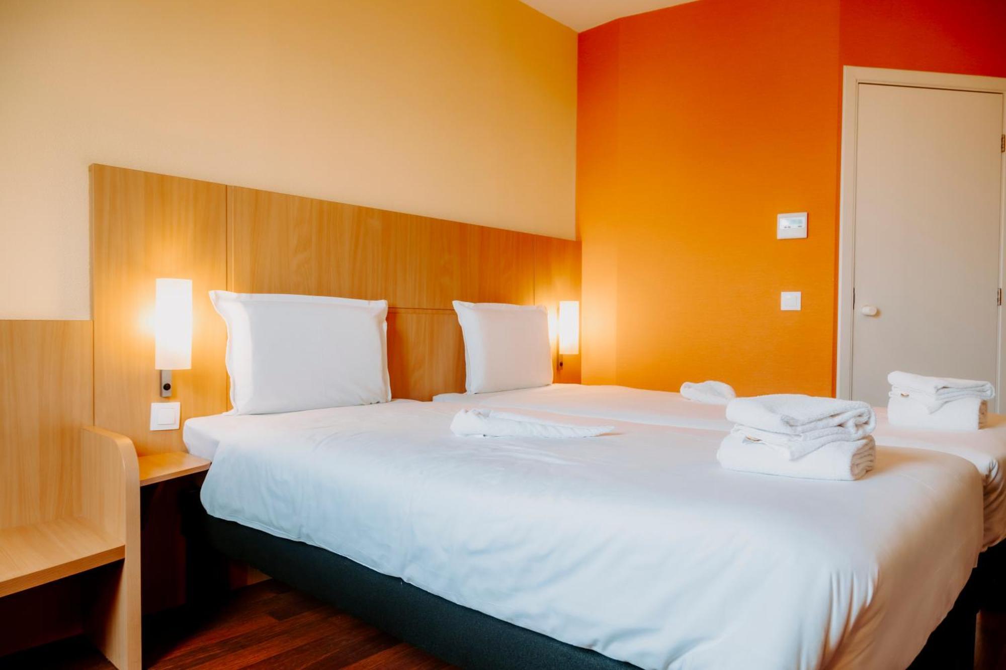 Ibis Sofia Airport Hotel Esterno foto