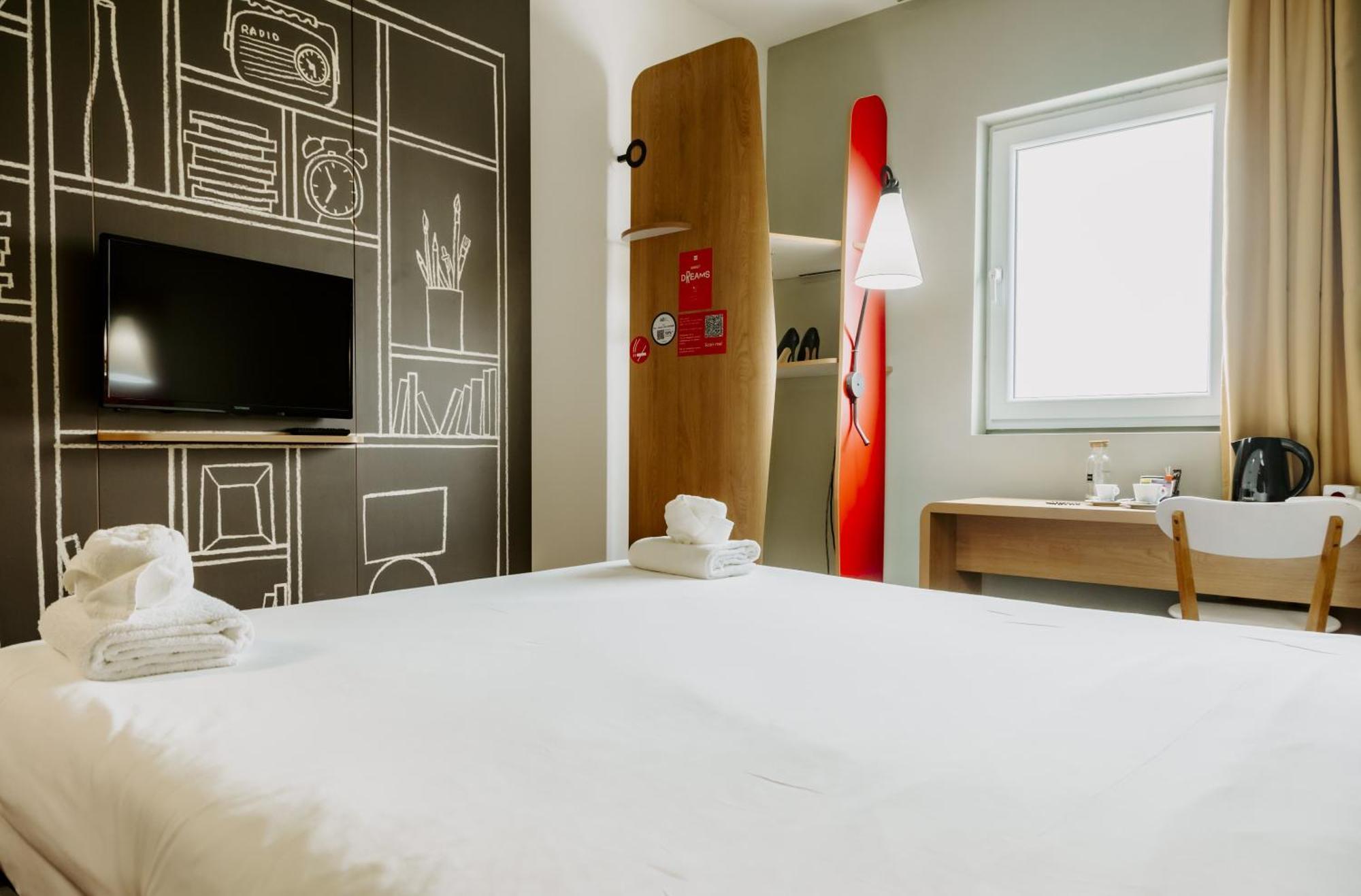 Ibis Sofia Airport Hotel Esterno foto
