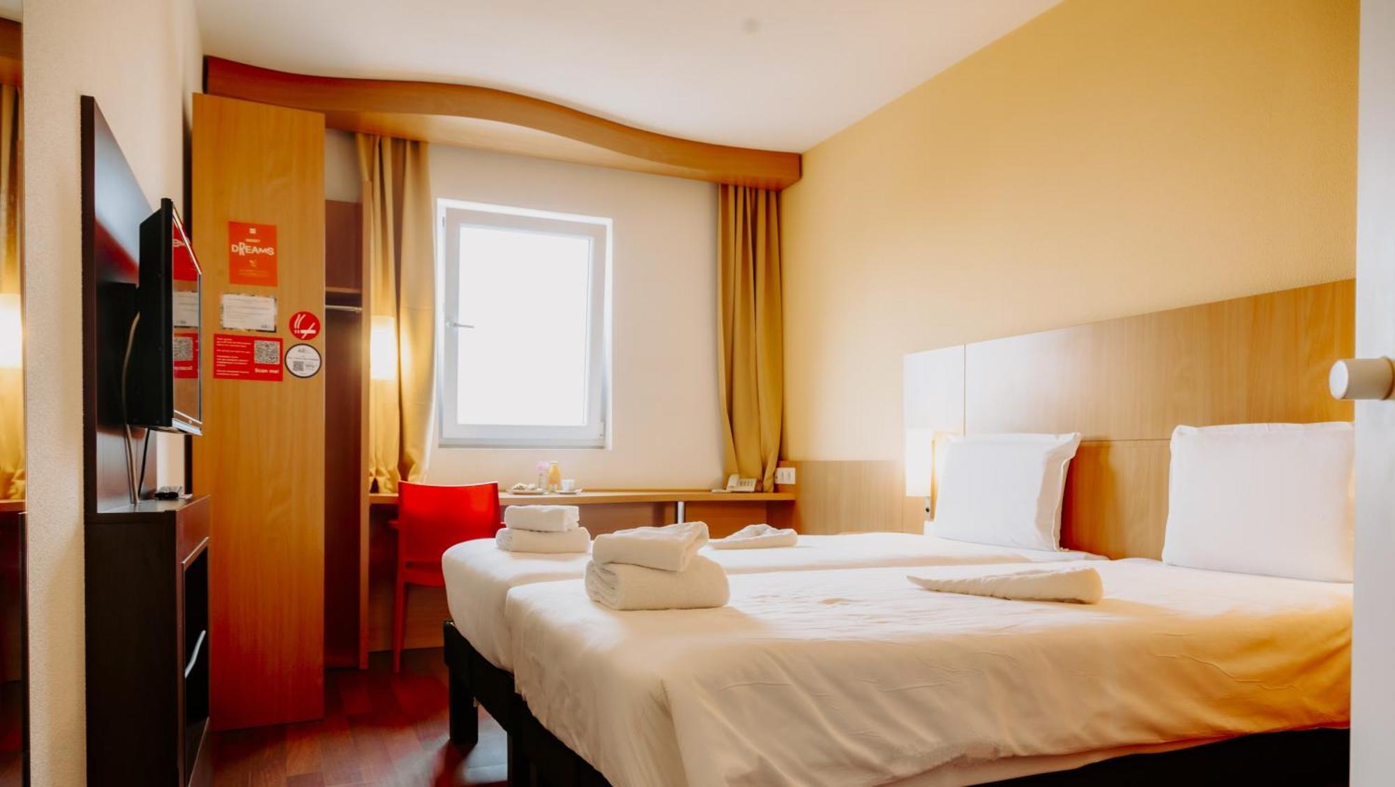 Ibis Sofia Airport Hotel Esterno foto