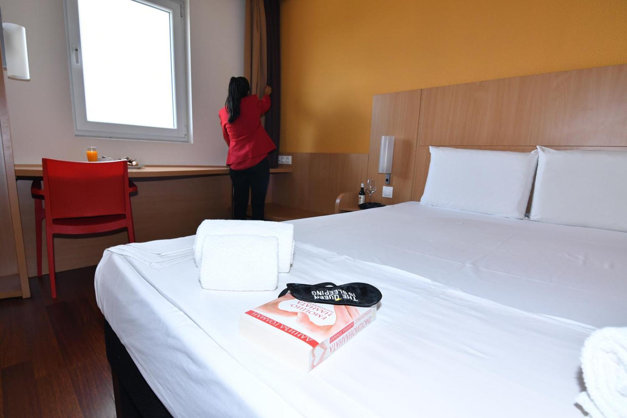 Ibis Sofia Airport Hotel Esterno foto