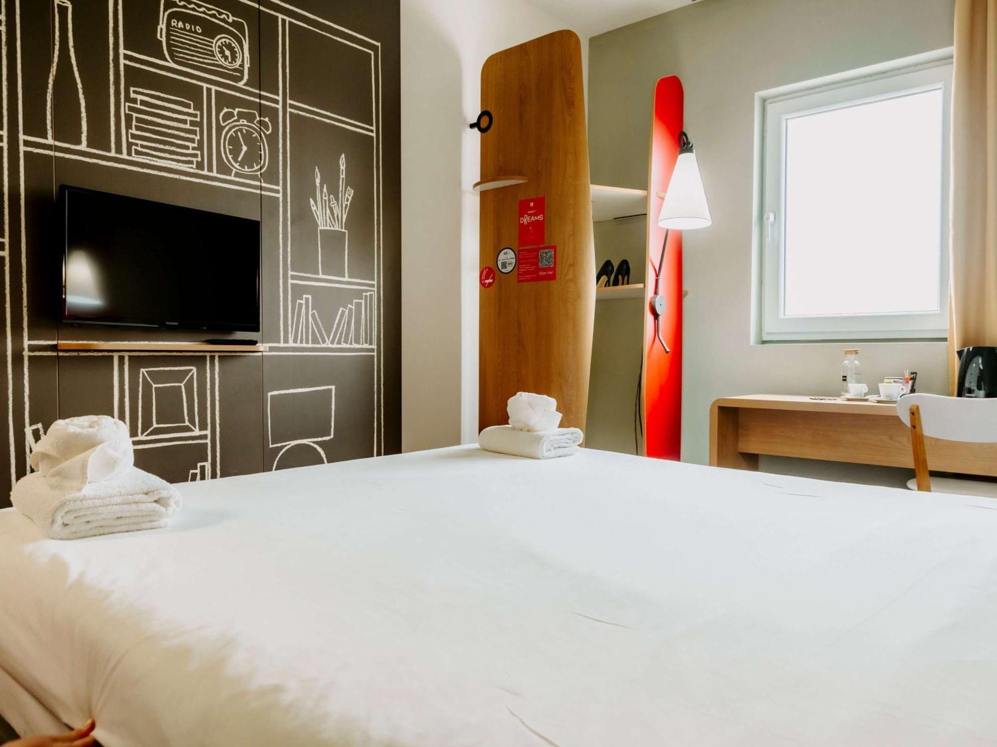 Ibis Sofia Airport Hotel Esterno foto