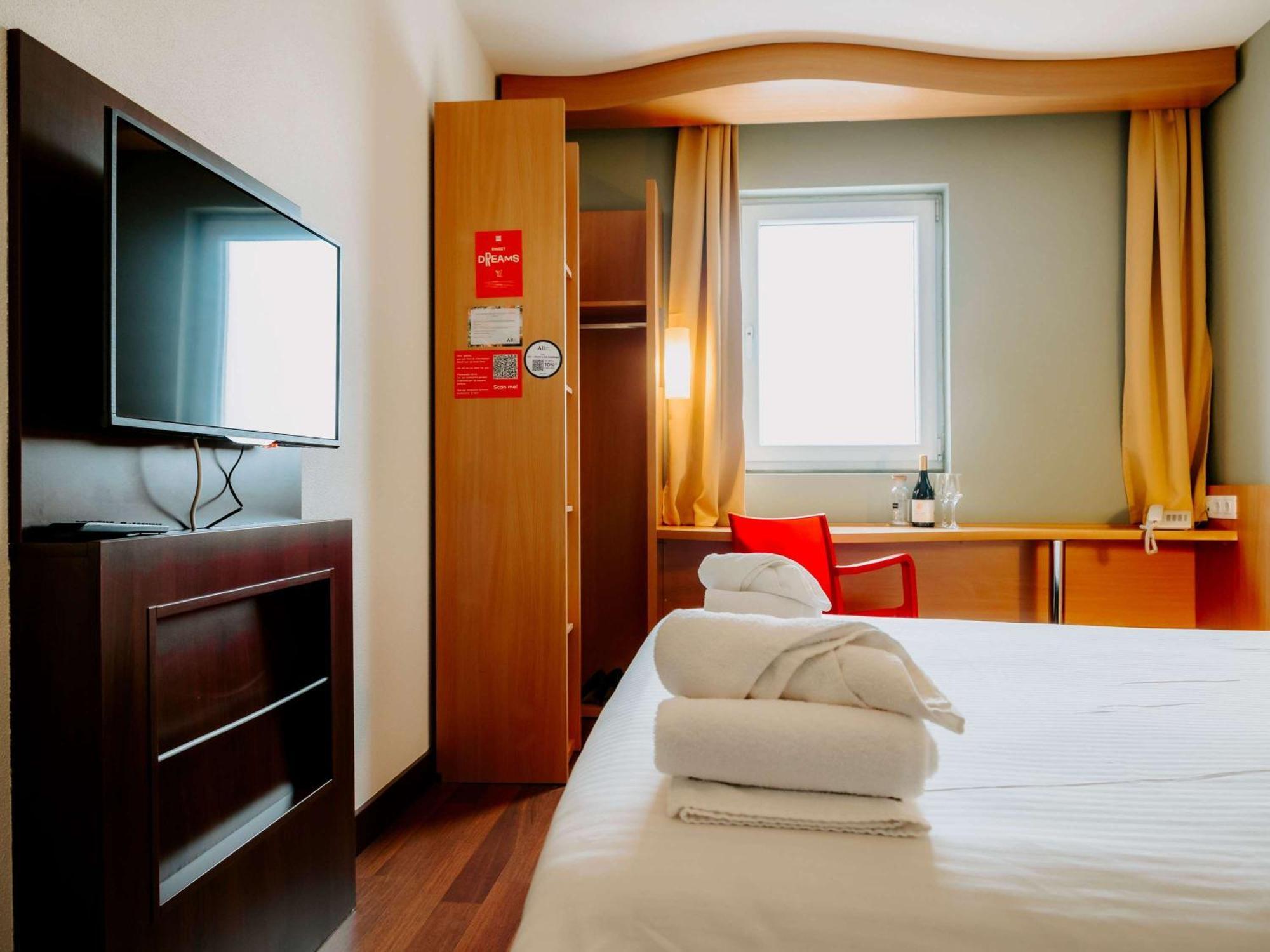 Ibis Sofia Airport Hotel Esterno foto