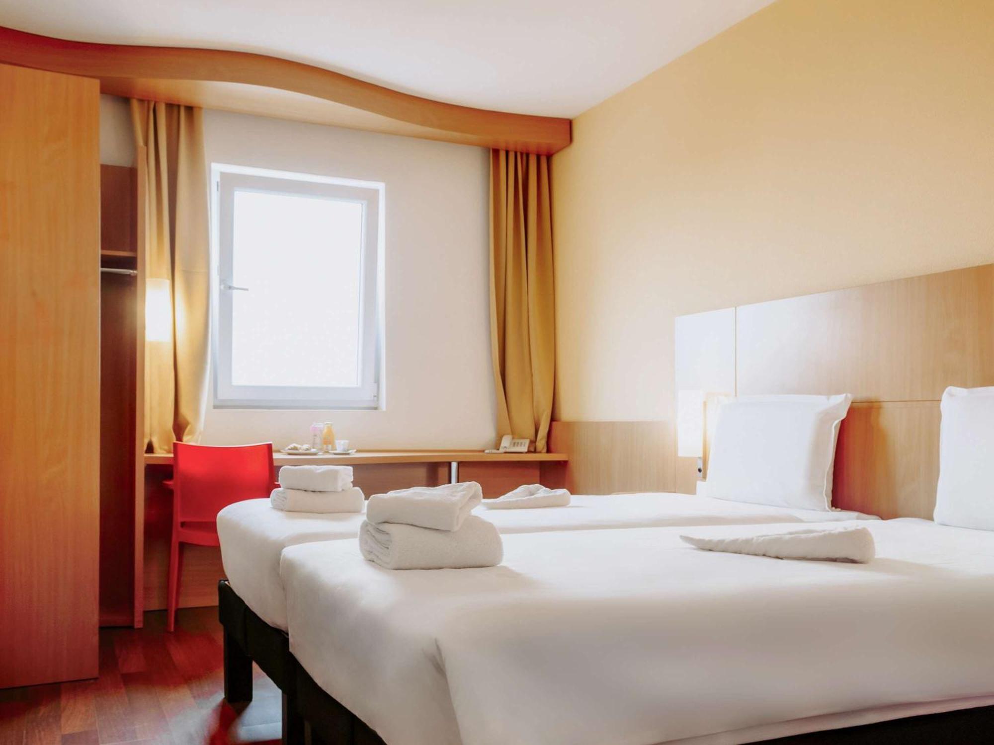 Ibis Sofia Airport Hotel Esterno foto