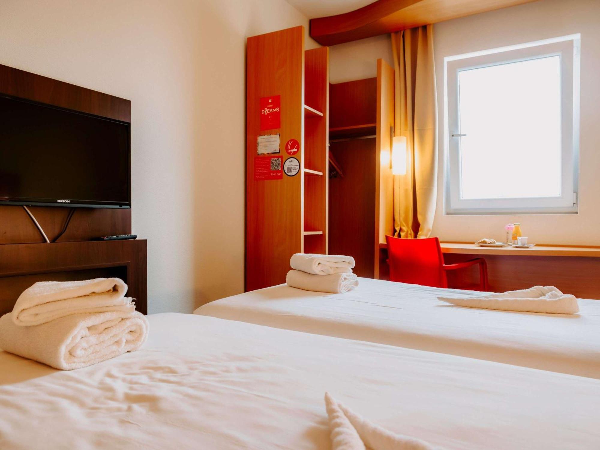 Ibis Sofia Airport Hotel Esterno foto