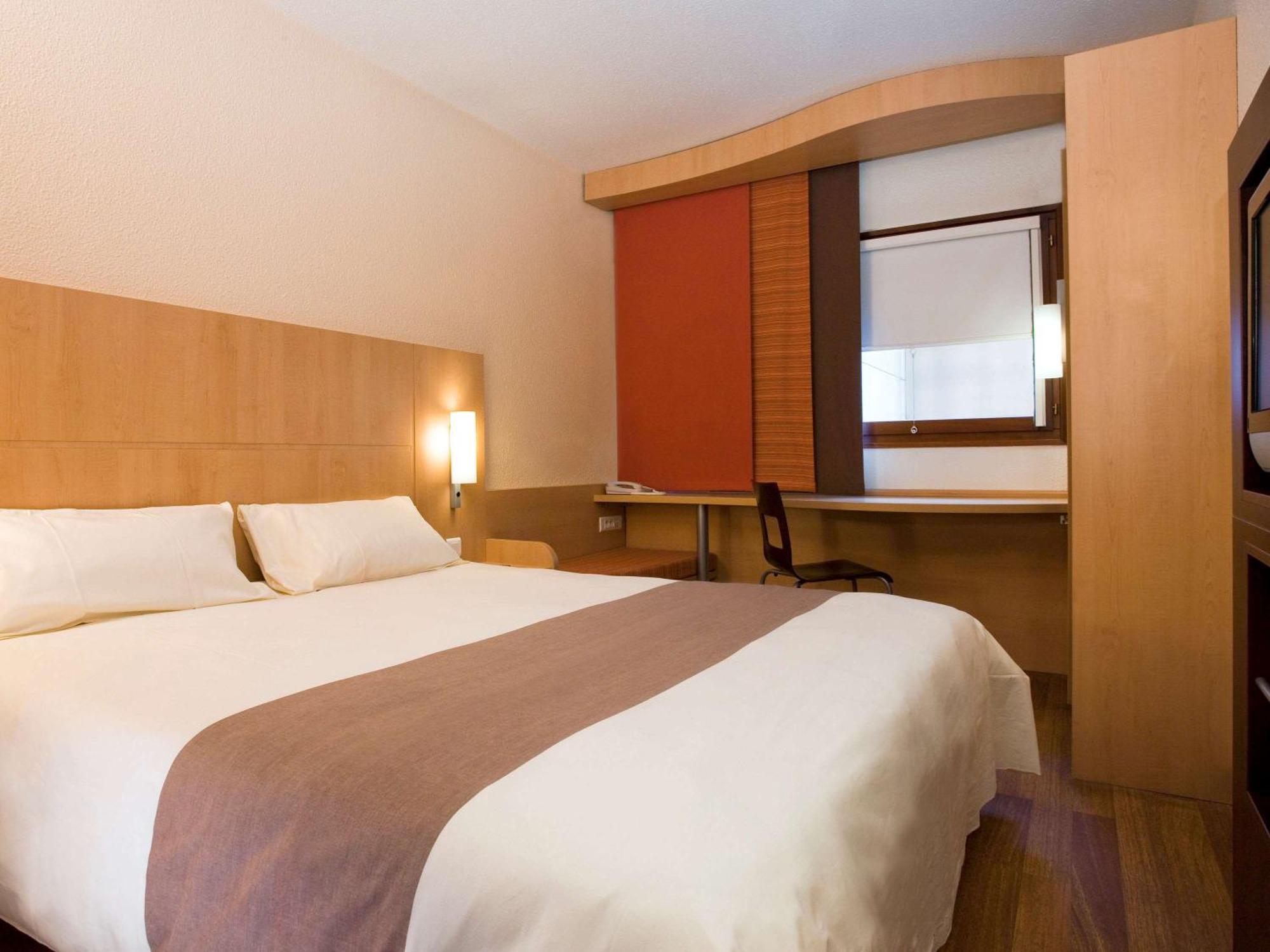 Ibis Sofia Airport Hotel Esterno foto